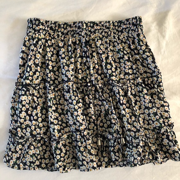 American Eagle Outfitters Dresses & Skirts - Floral flowy skirt! BRAND NEW